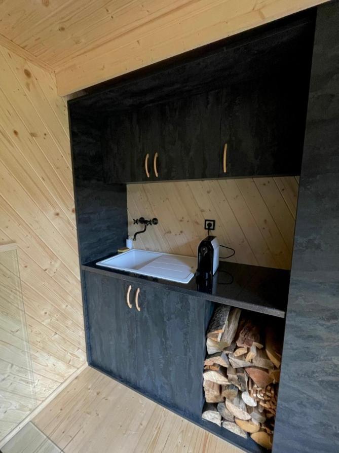 Obytny Kontejner Cabin Stars Hotel Zator ภายนอก รูปภาพ